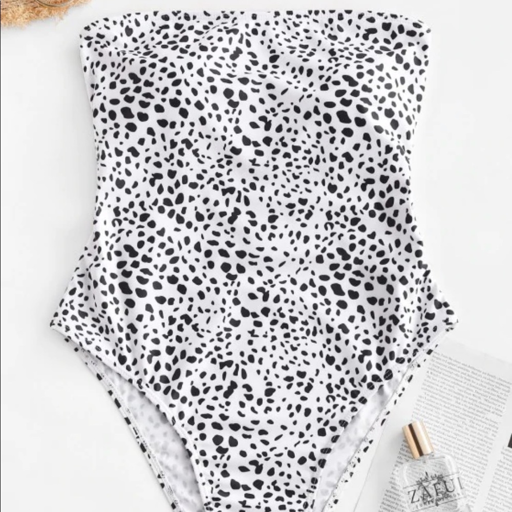 NWT BLACK AND WHITE ONE PIECE SWIMSUIT